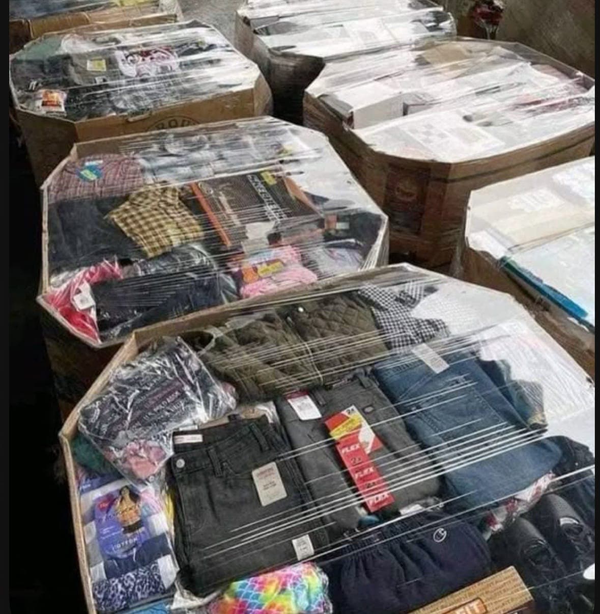 Palette de 850 à 900 vêtements assortis — vue 2