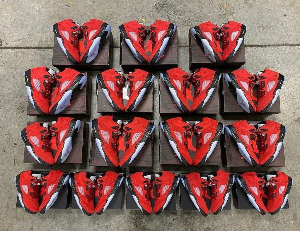 Palette de 60 paires de baskets Air Jordan — vue 2