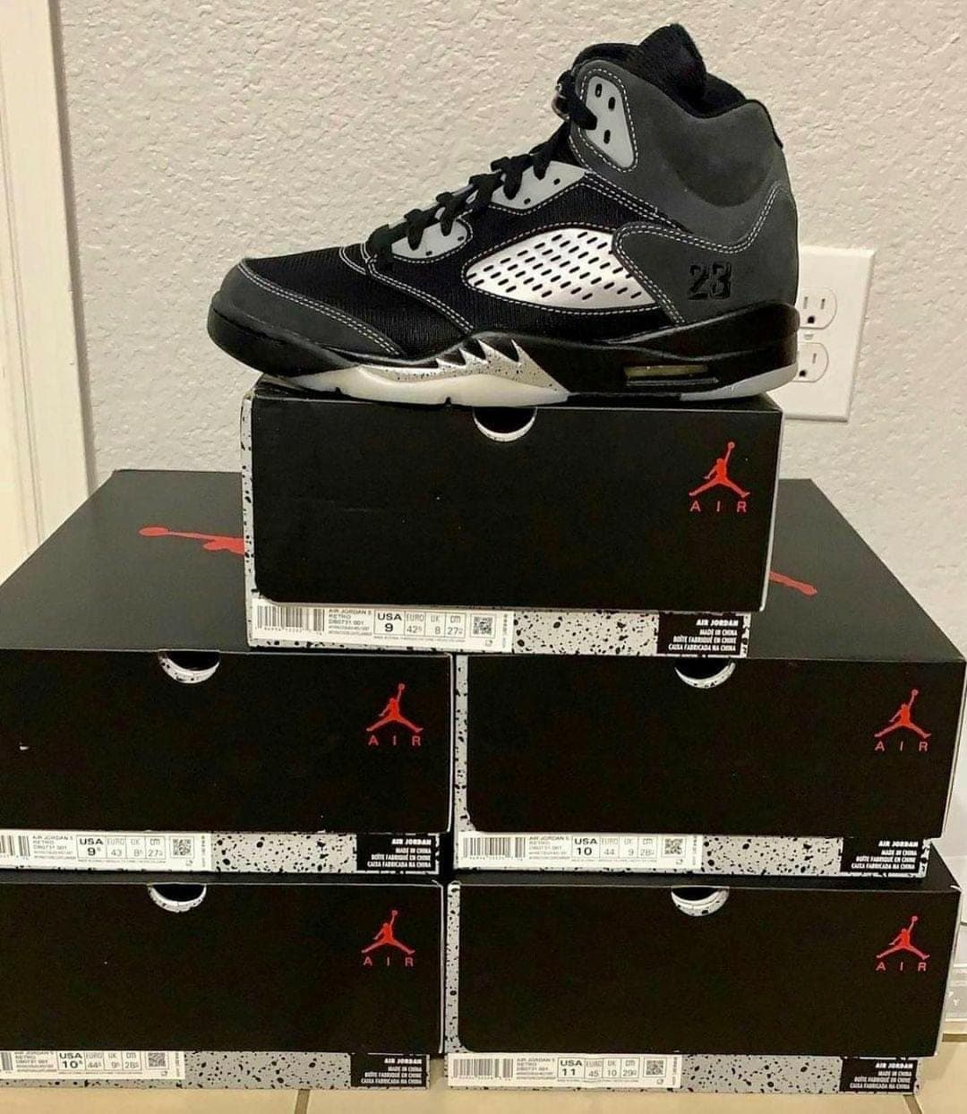 Palette de 60 paires de baskets Air Jordan — vue 11