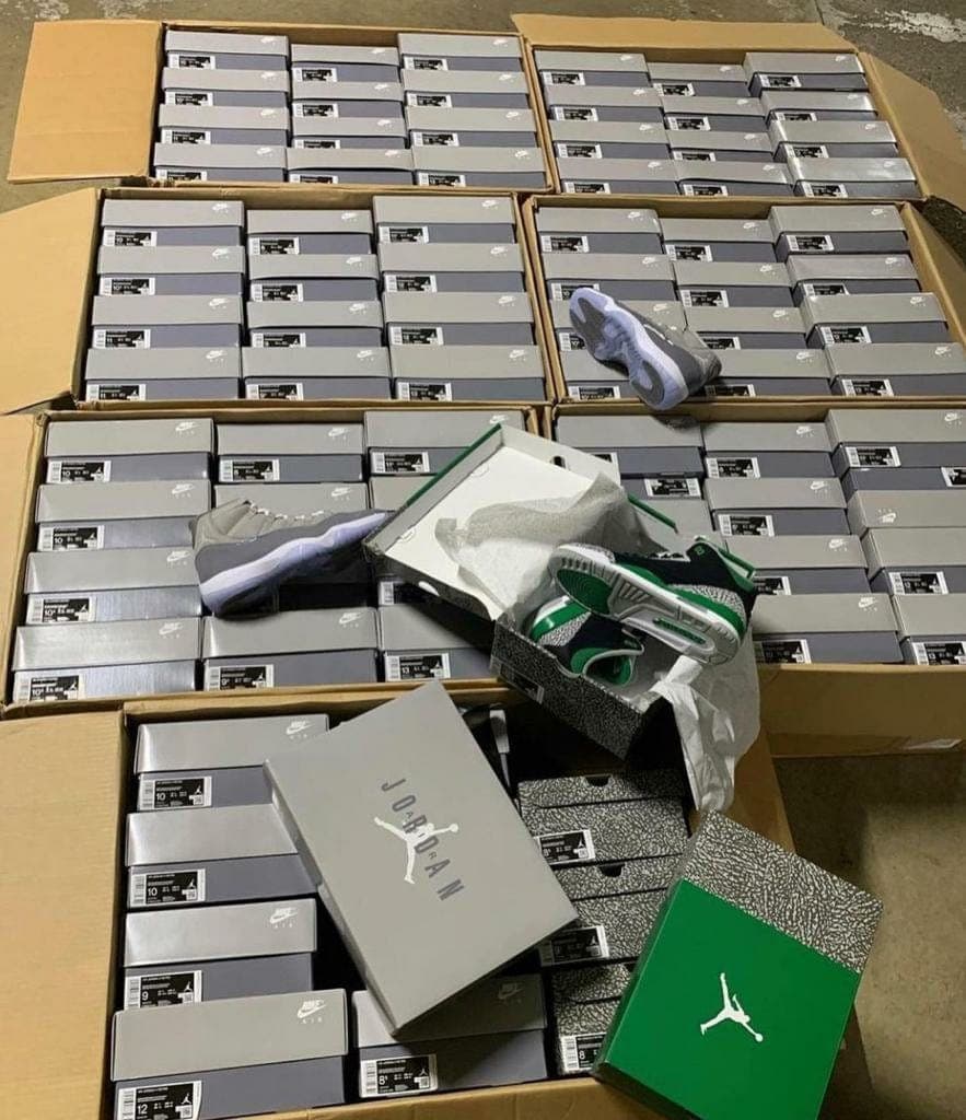 Palette de 60 paires de baskets Air Jordan — vue 27