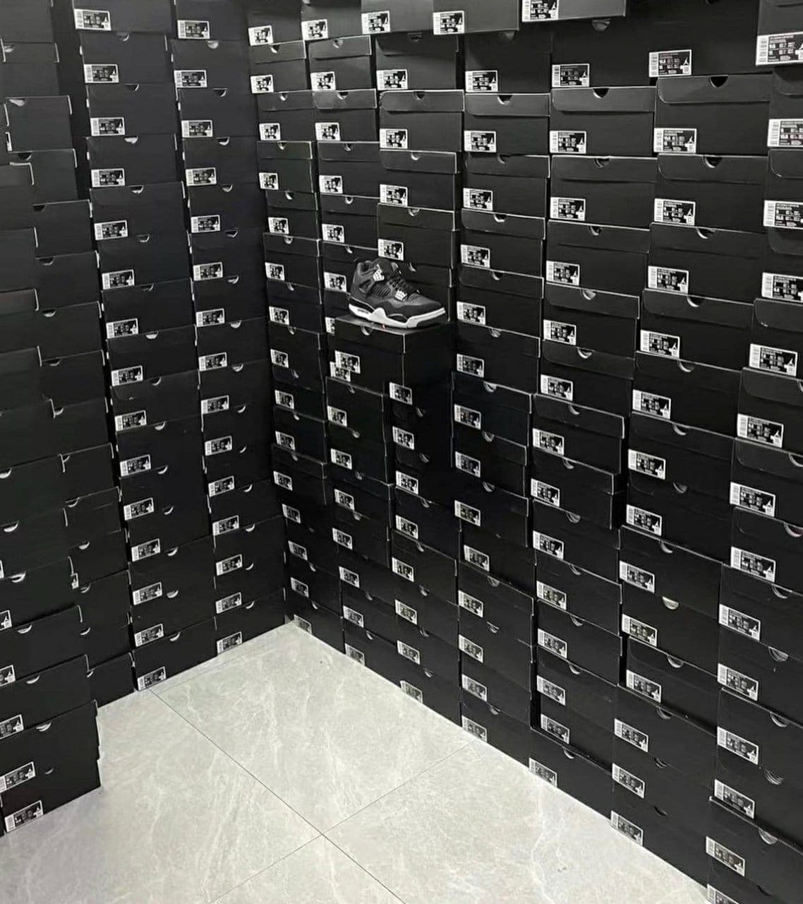 Palette de 60 paires de baskets Air Jordan — vue 9