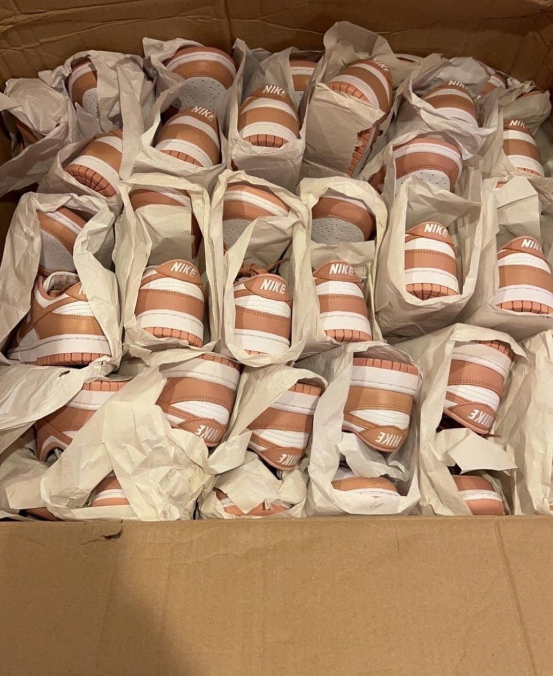 Palette de 60 paires de baskets Nike — vue 40