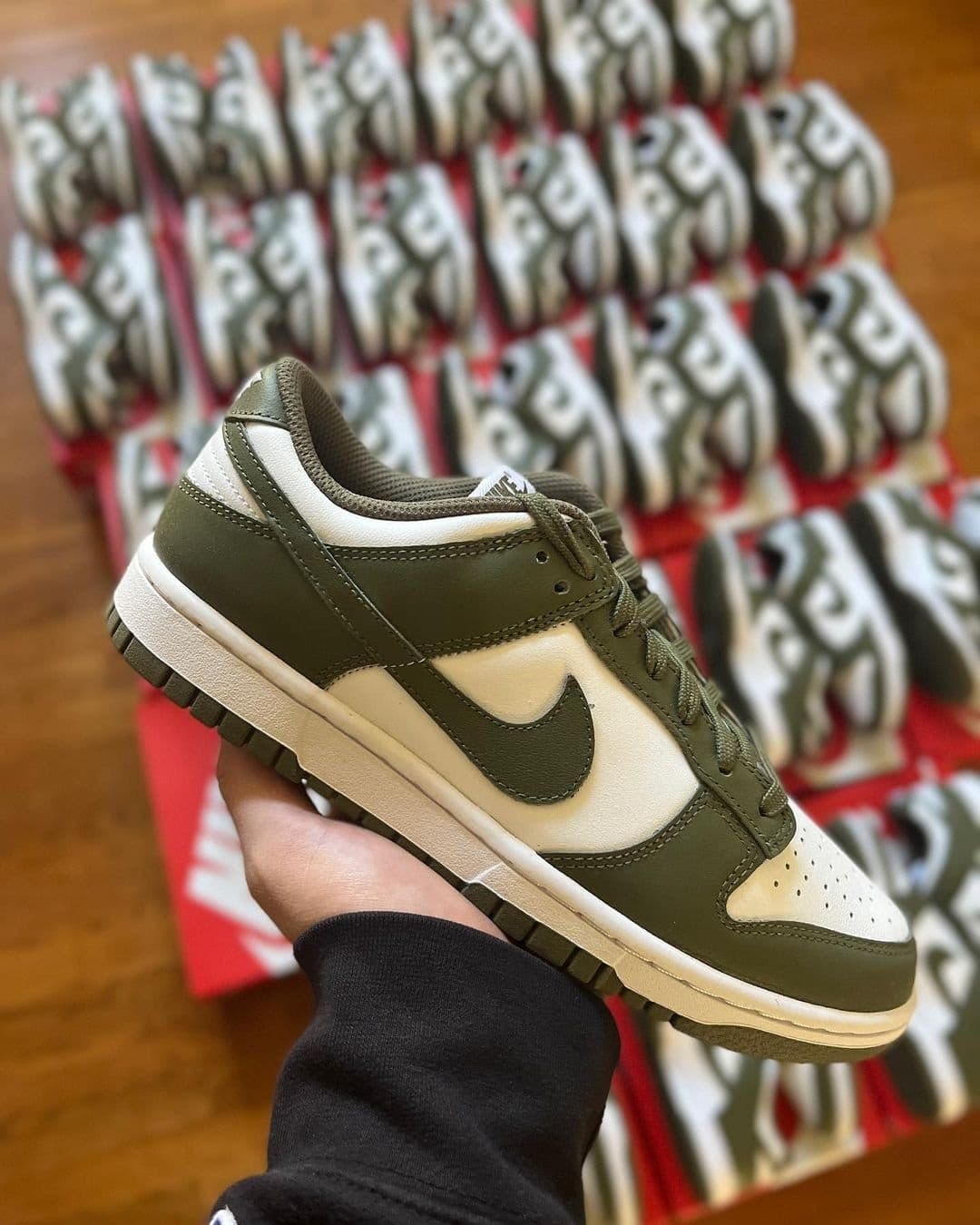 Palette de 60 paires de baskets Nike — vue 41
