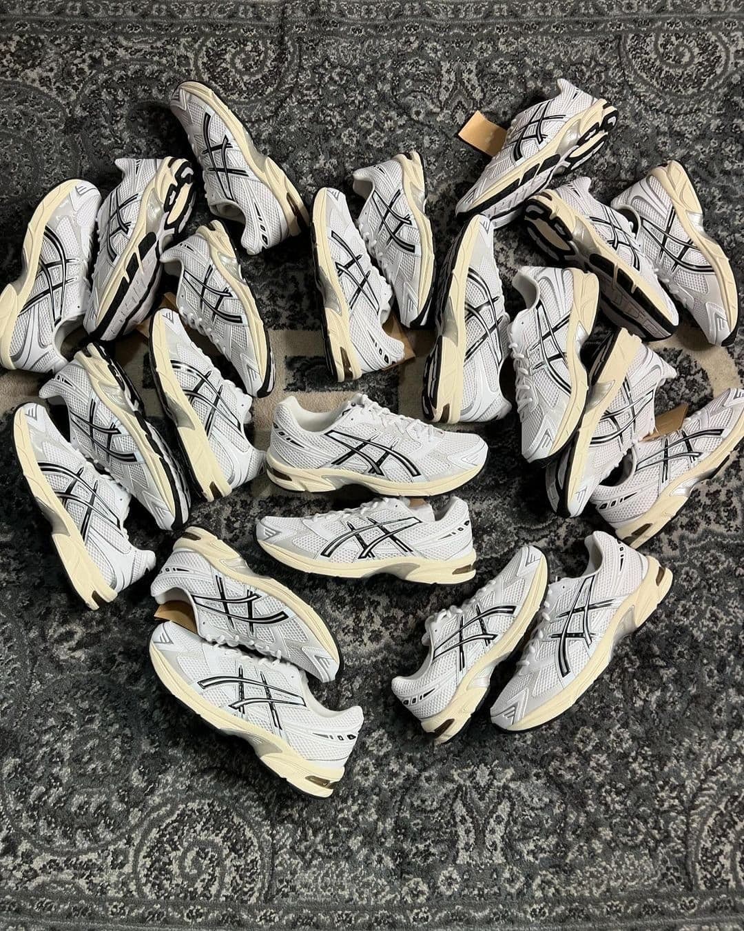 Palette de 80 paires ASICS Gel-Kayano neuves — vue 3