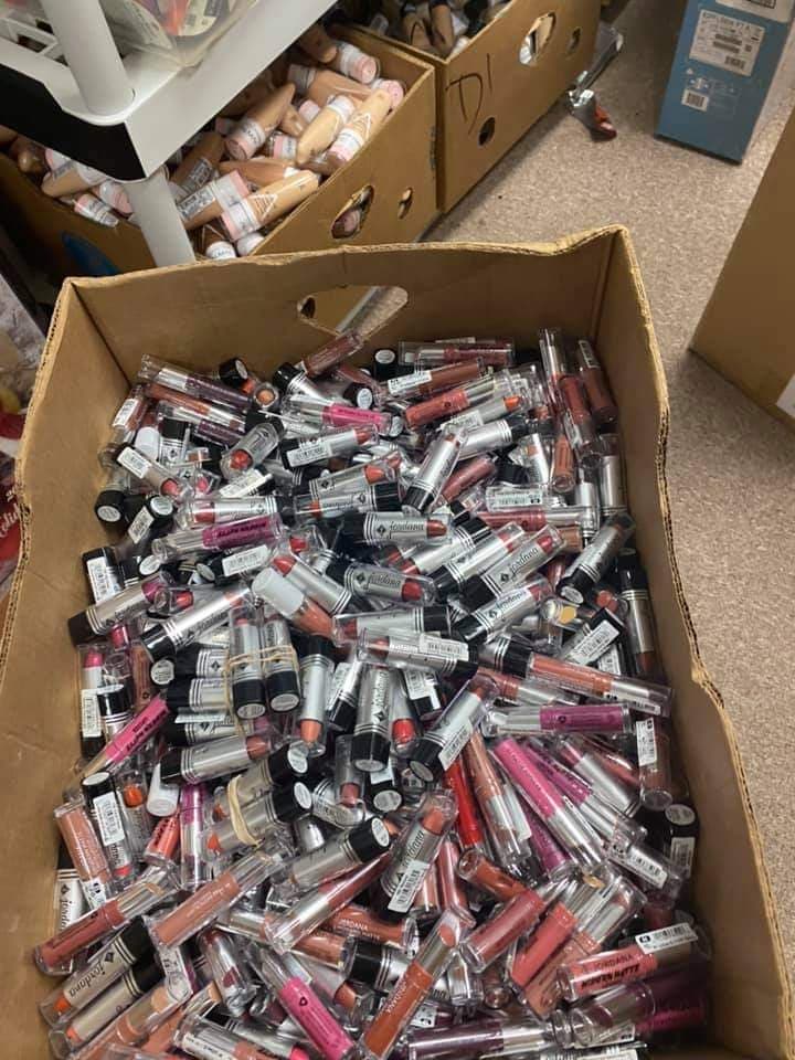 Palette de 250 produits cosmétiques — vue 3