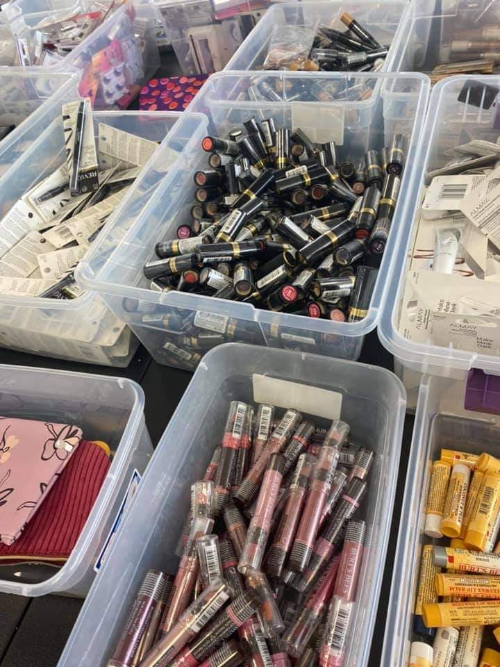 Palette de 250 produits cosmétiques — vue 4