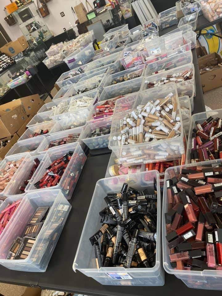 Palette de 250 produits cosmétiques — vue 7