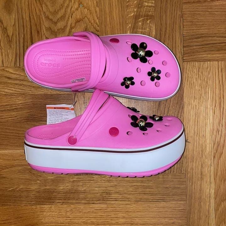 Palette d’environ 65 paires de Crocs — vue 14