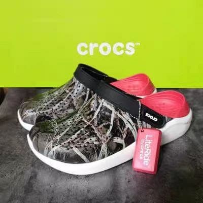 Palette d’environ 65 paires de Crocs — vue 29