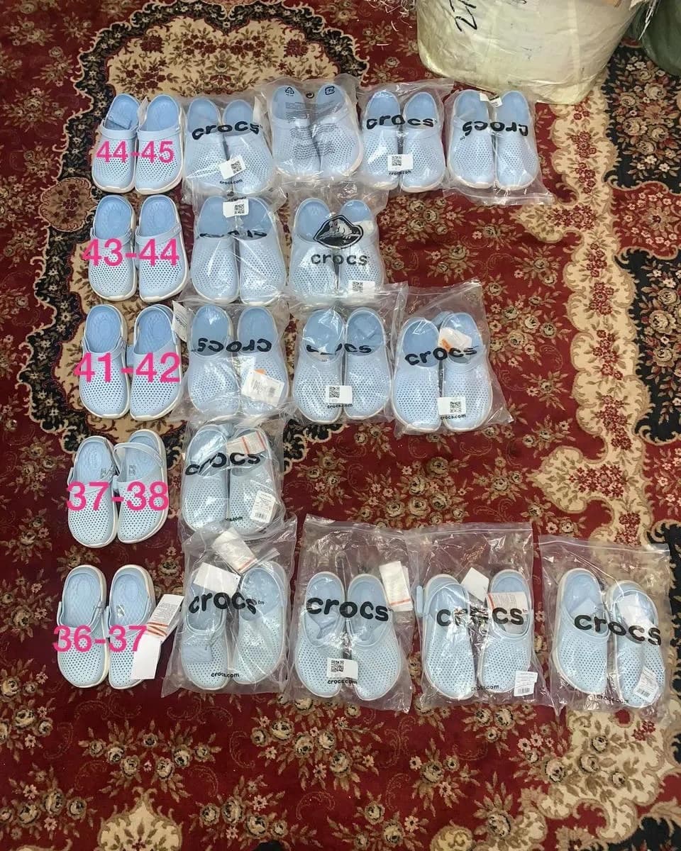 Palette d’environ 65 paires de Crocs — vue 9