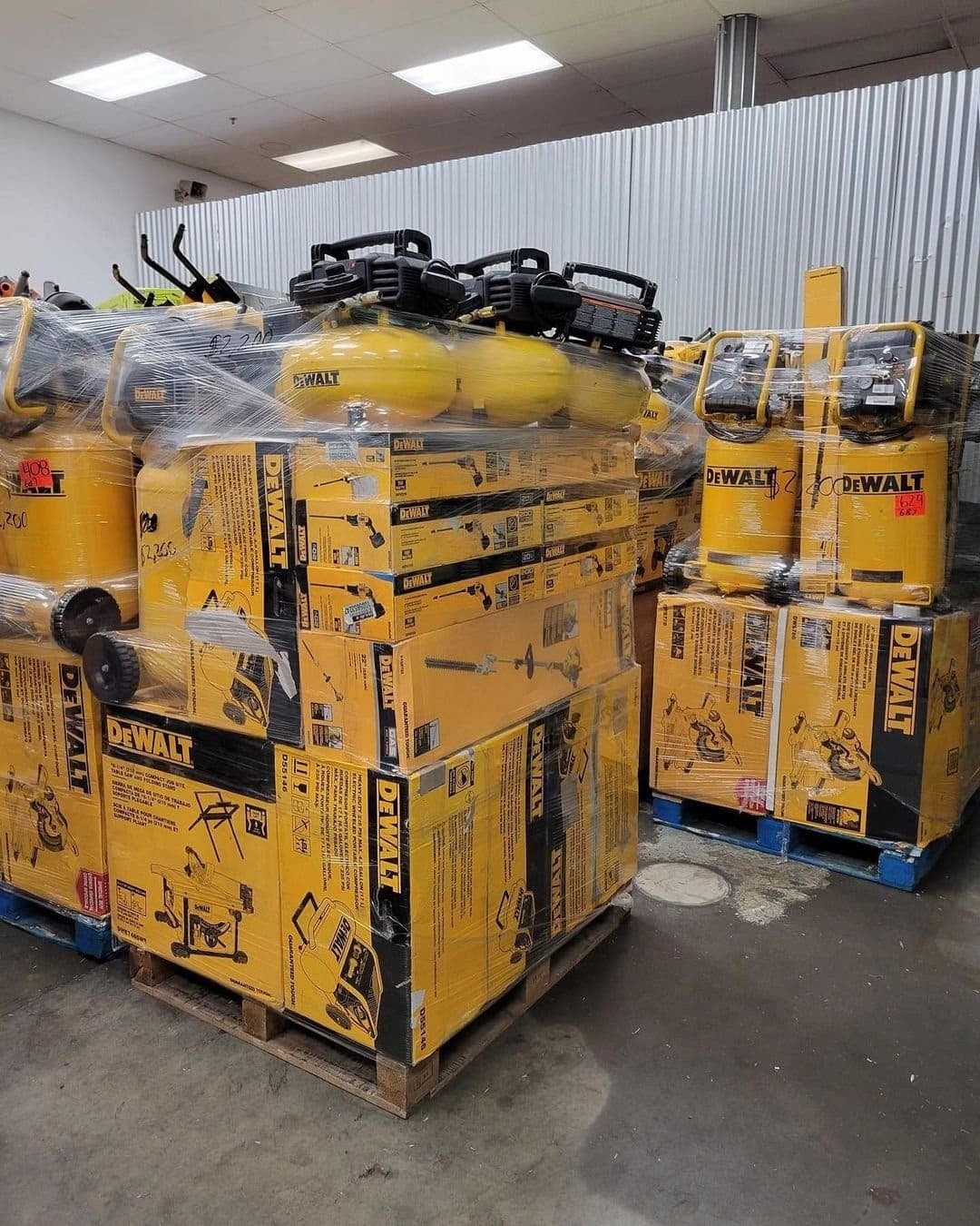 Palette de 45 à 50 outils DeWalt — vue 3