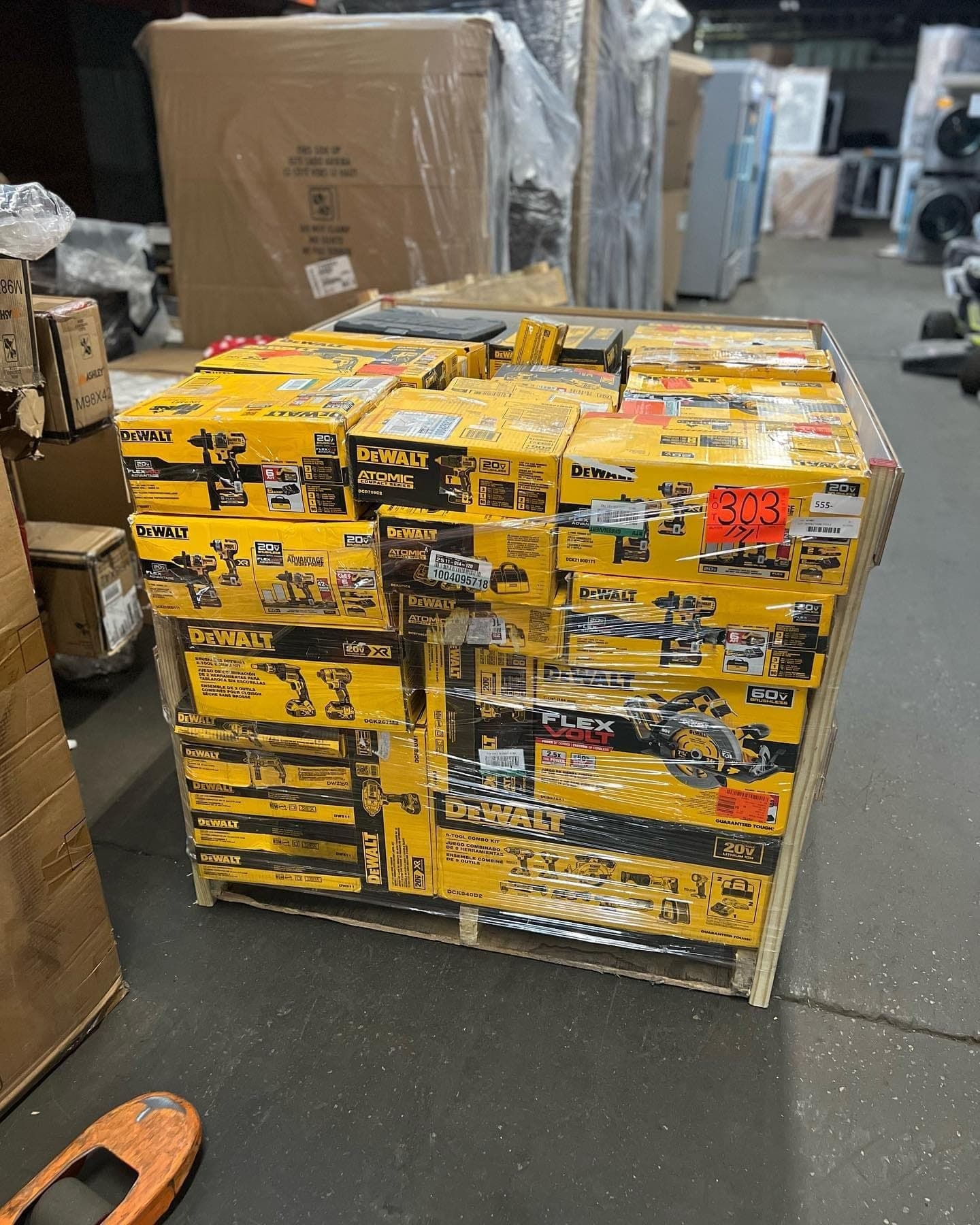 Palette de 45 à 50 outils DeWalt — vue 8