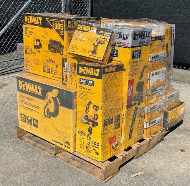 Palette de 35 à 40 outils DeWalt, Ryobi et Milwaukee — vue 2