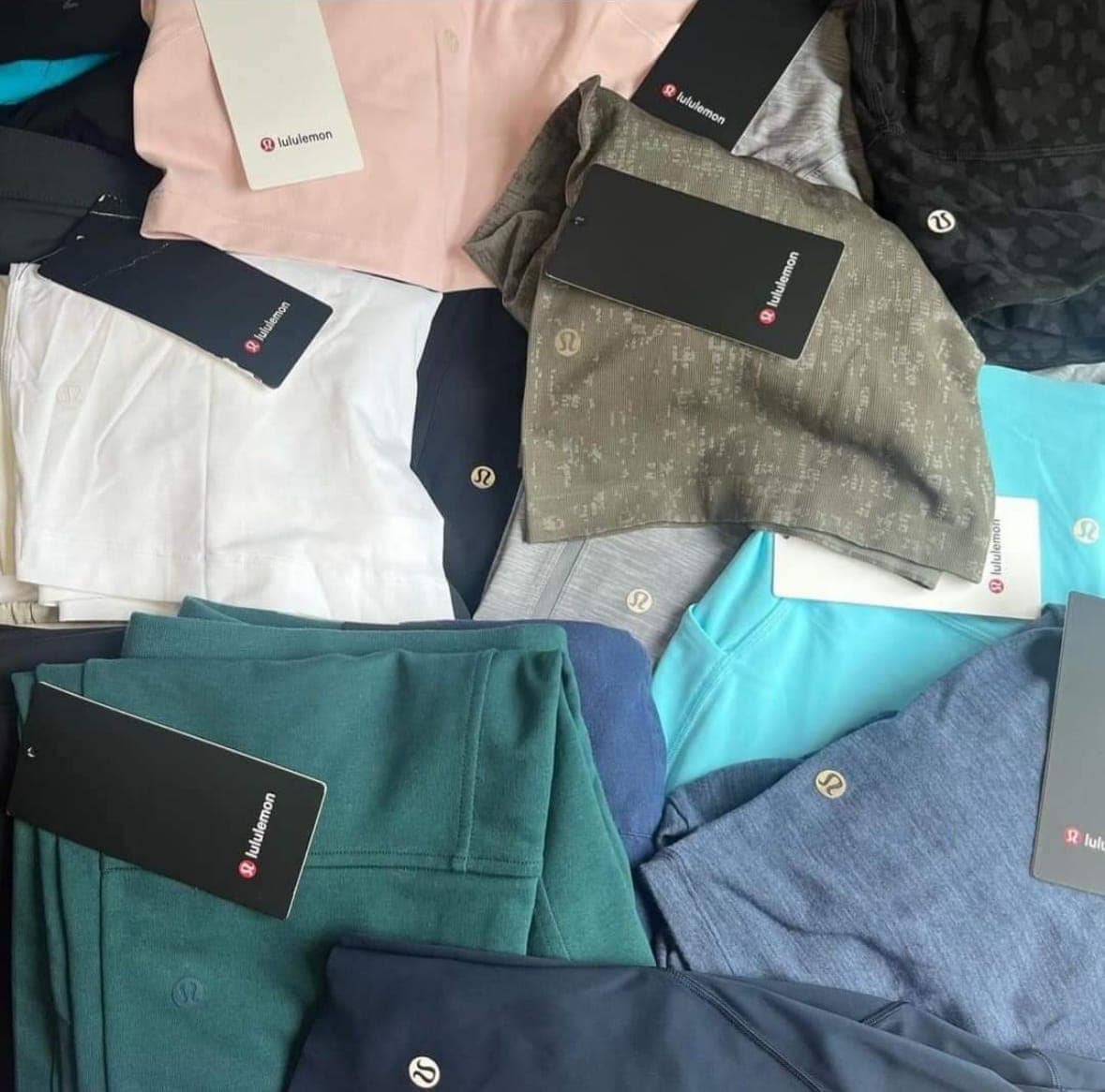 Palette de 300 vêtements Lululemon — vue 9