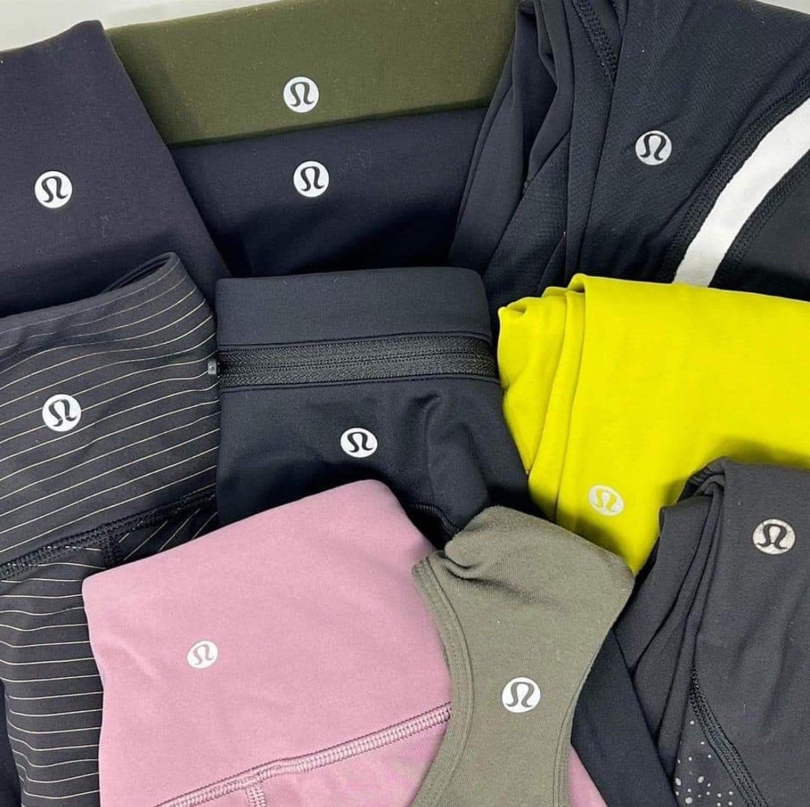 Palette de 300 vêtements Lululemon — vue 10