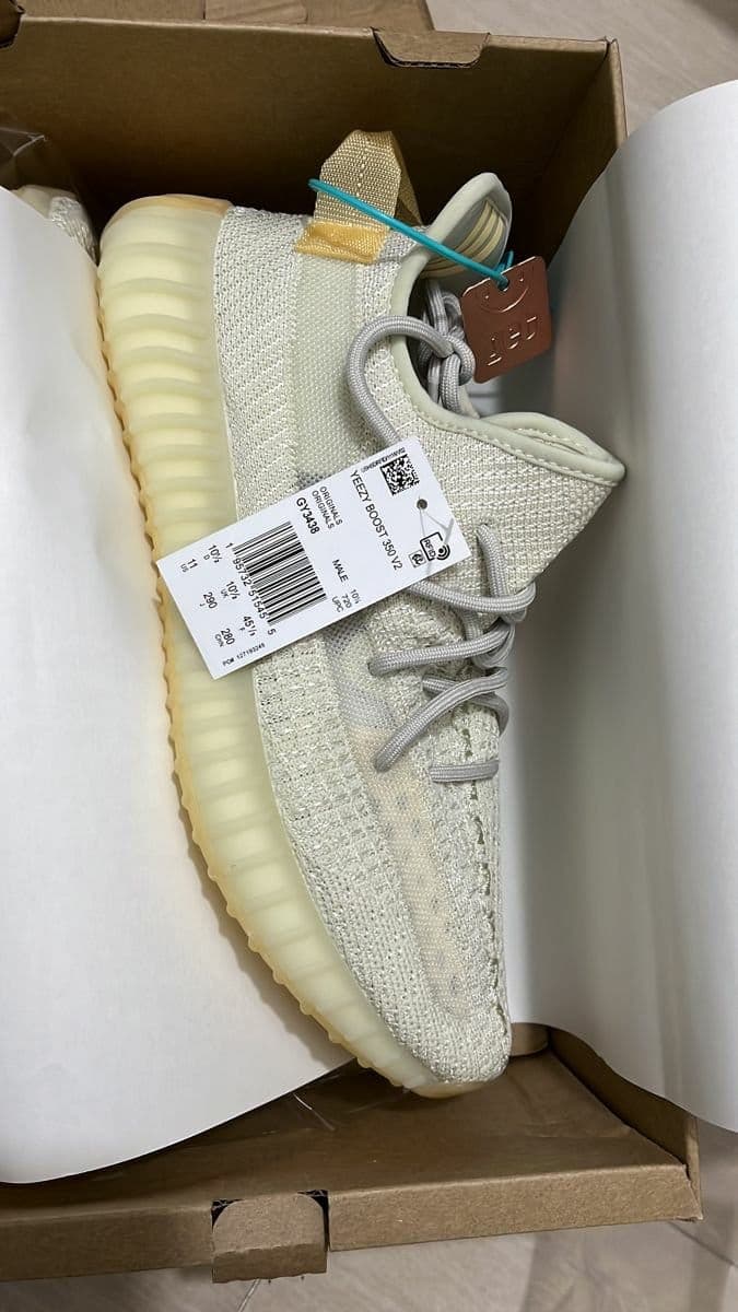 Palette de 90 paires de baskets Yeezy — vue 3