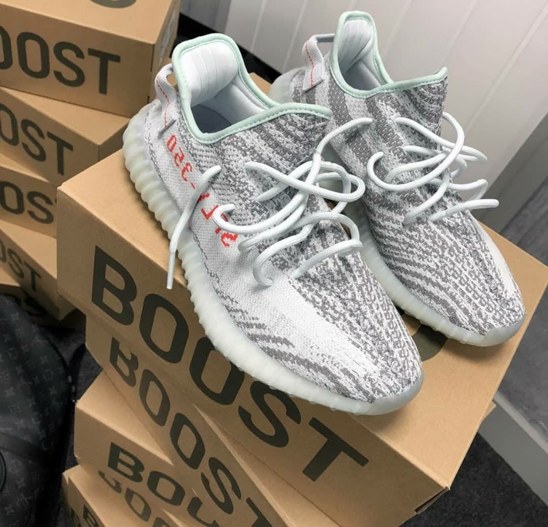Palette de 90 paires de baskets Yeezy — vue 4