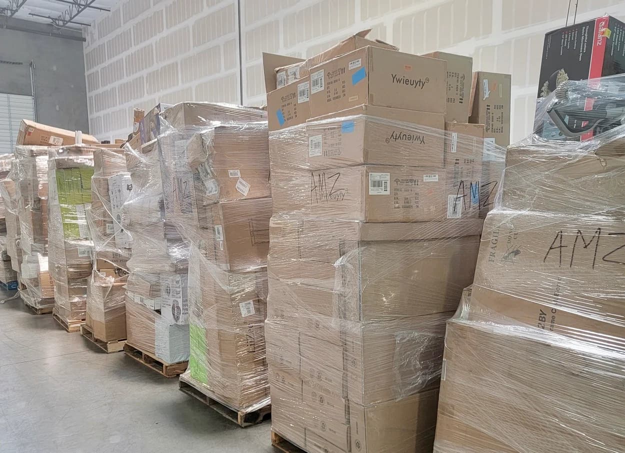 Palettes de liquidation stockées dans l’entrepôt Easy Destocks en France