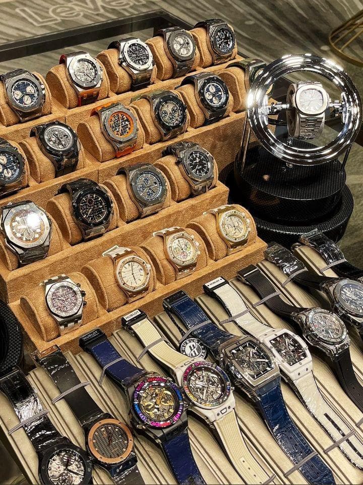 Liquidation de palettes de montres de luxe authentiques en gros
